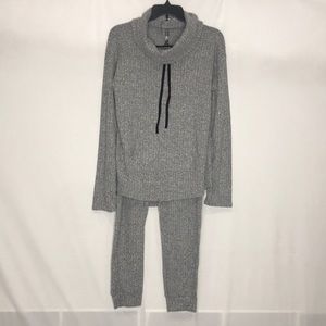 VINCE CAMUTO LOUNGE/PIJAMA SET
